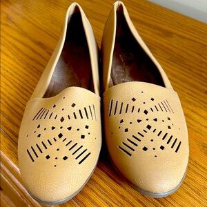 A2 By Aerosoles Tan Flats with Geometric Perforations NWOT